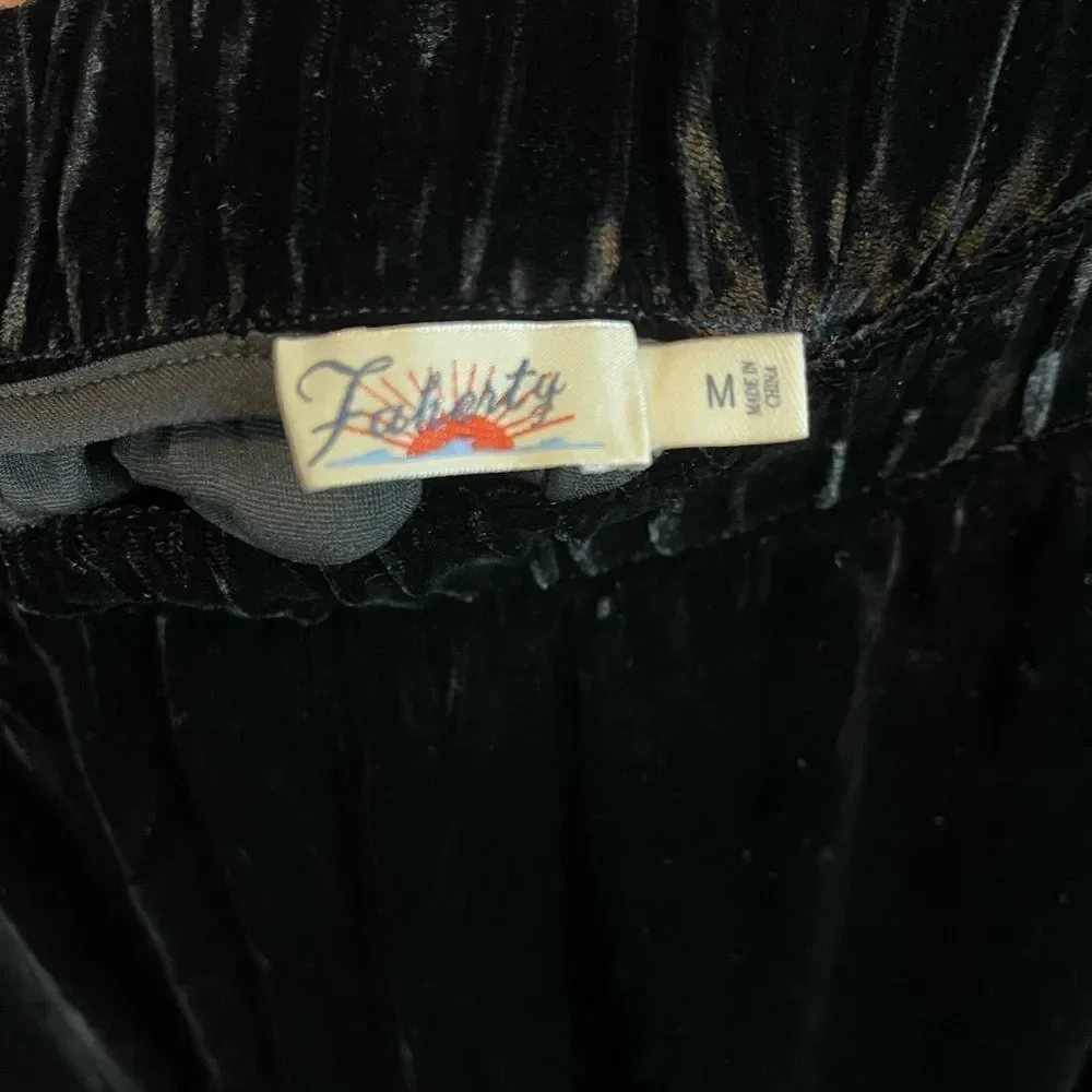FAHERTY velvet genevieve wide leg pant in black silk velvet. Medium